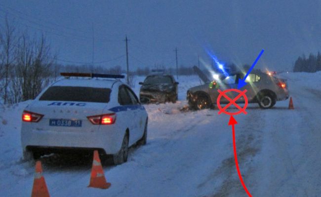 В Ухте на Югорском шоссе столкнулись Renault Logan и ВАЗ
